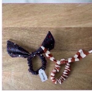 Madewell - 2 bow scrunchies. Striped warm nutmeg and black with multi color star
